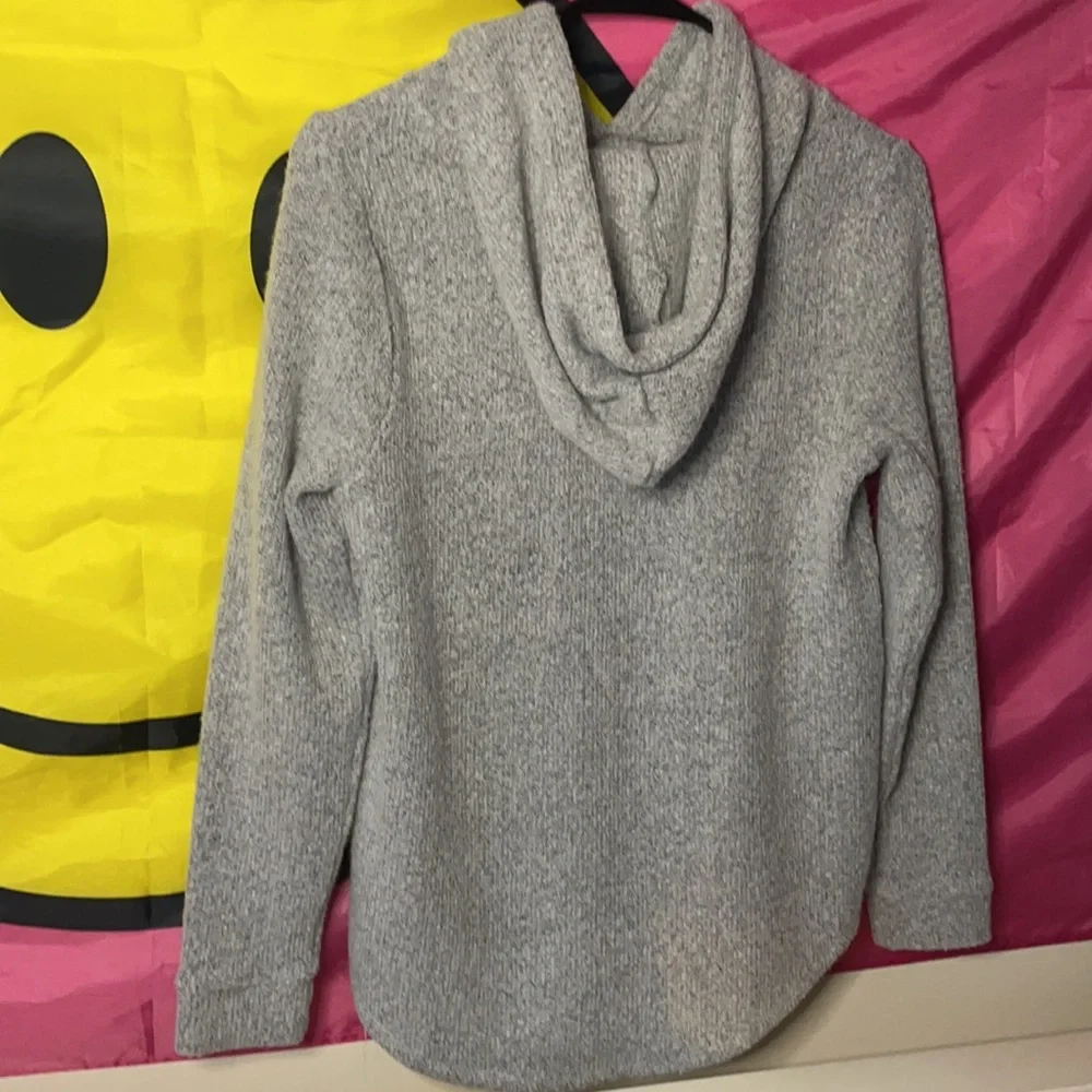 A girls grey loft sweater Size Xs - Picture 2 of 5